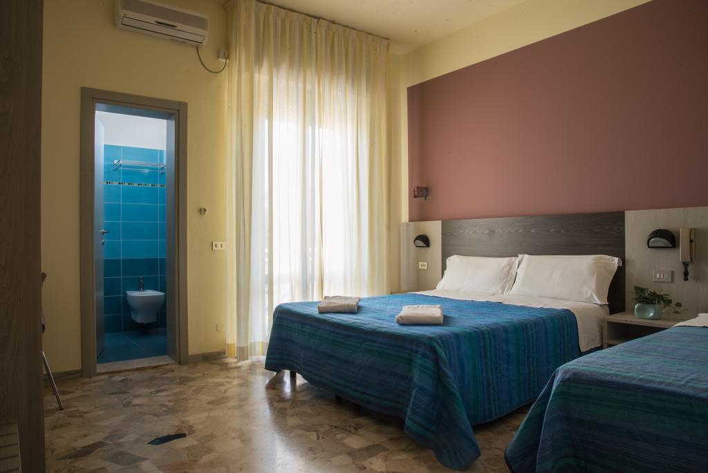Hotel Mirage Белларія-Іджеа-Марина Екстер'єр фото