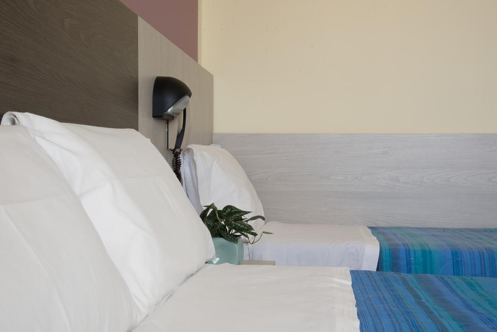 Hotel Mirage Белларія-Іджеа-Марина Екстер'єр фото