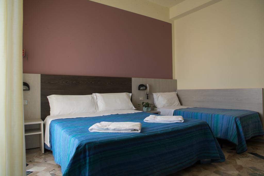 Hotel Mirage Белларія-Іджеа-Марина Екстер'єр фото