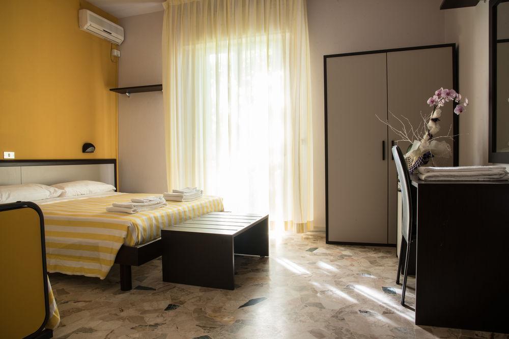 Hotel Mirage Белларія-Іджеа-Марина Екстер'єр фото