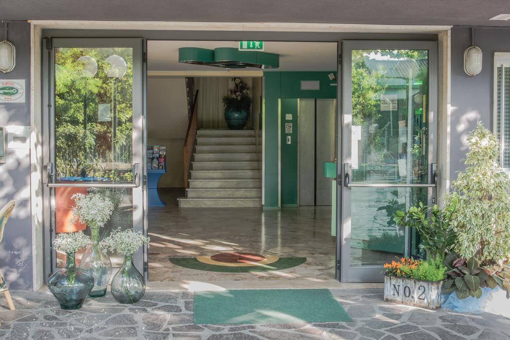 Hotel Mirage Белларія-Іджеа-Марина Екстер'єр фото