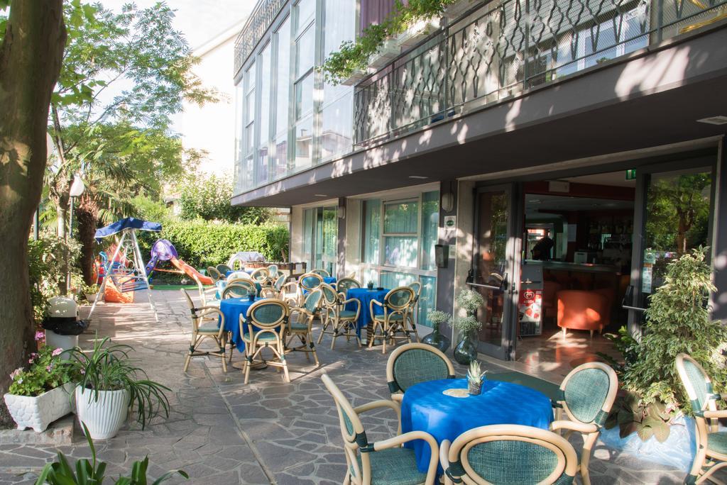 Hotel Mirage Белларія-Іджеа-Марина Екстер'єр фото