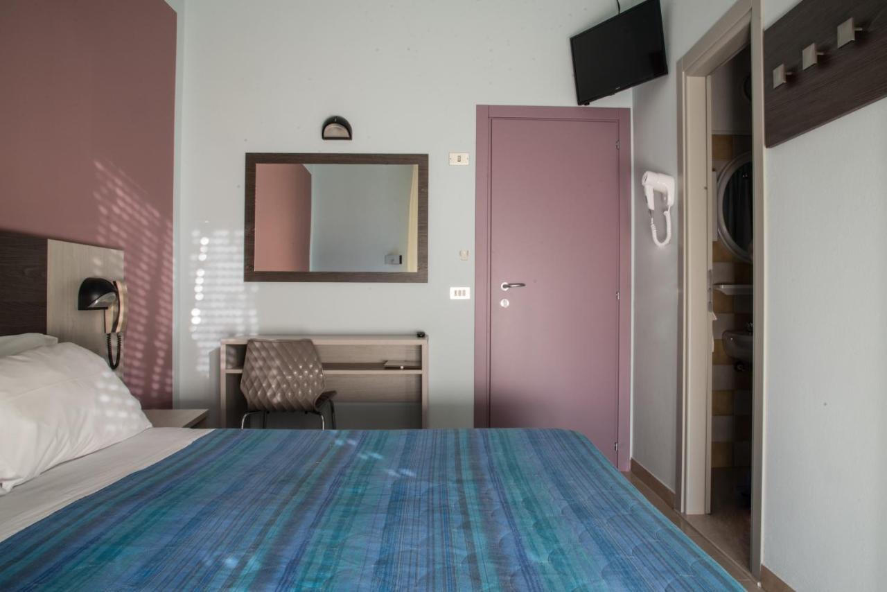 Hotel Mirage Белларія-Іджеа-Марина Екстер'єр фото